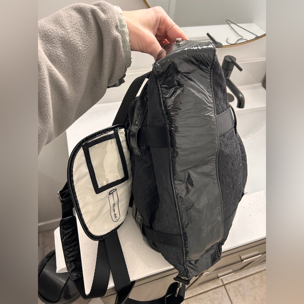 LULULEMON Circuit Gym Bag in black - Picture 7 of 10